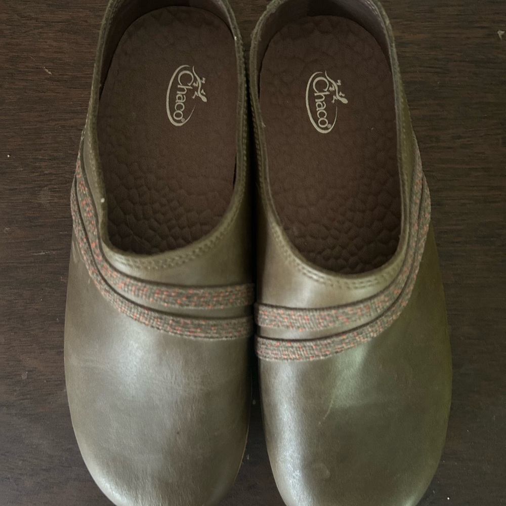 Chaco Harper Slide Clogs - Picture 2 of 4